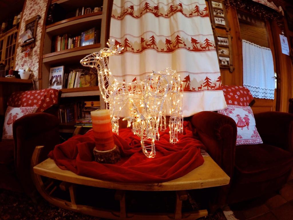 Niu Dels Falcons Bed and Breakfast La Molina  Buitenkant foto